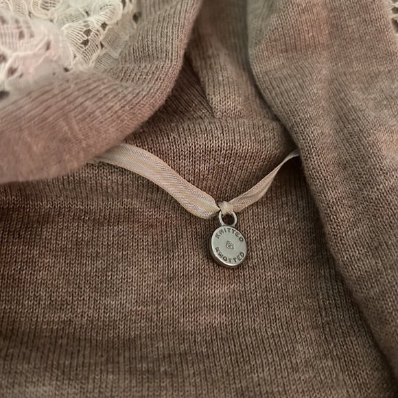 Reversible lace and tan hooded sweatshirt size small. - Picture 3 of 5